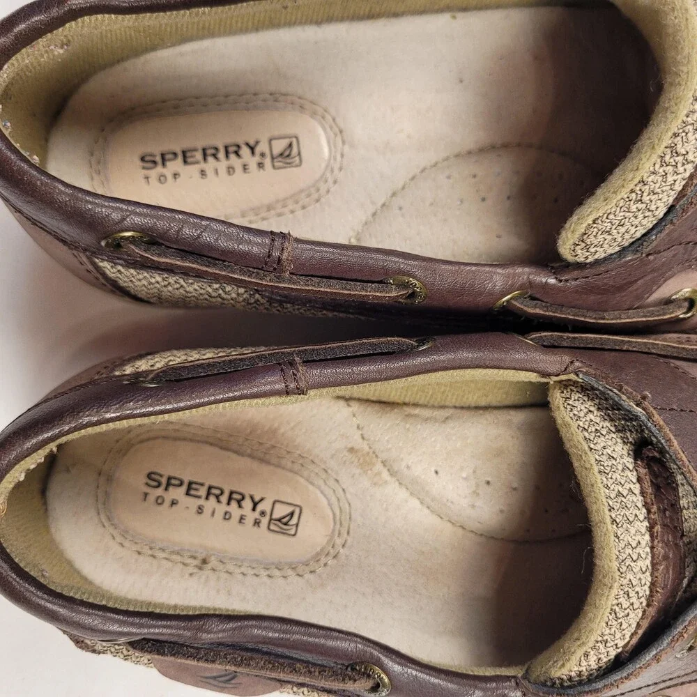 Sperry brand top